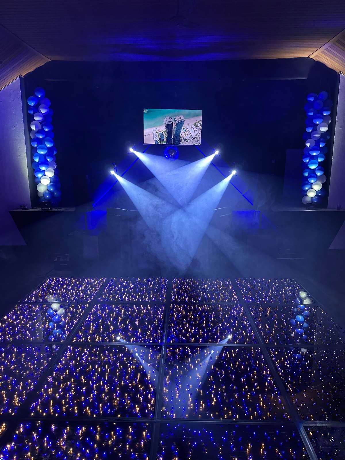 Foto 5 de DJ para Casamentos e Eventos | Som, Iluminação e Pista de LED