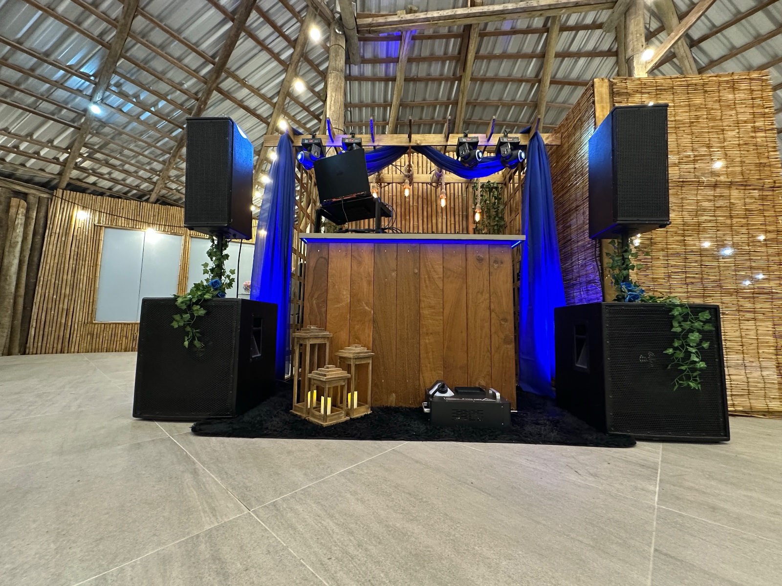 Foto 3 de DJ para Casamentos e Eventos | Som, Iluminação e Pista de LED